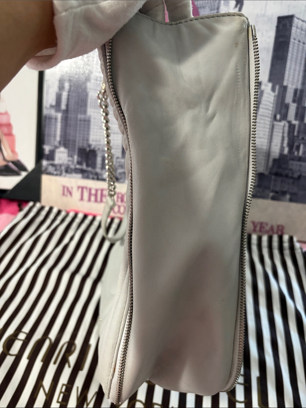 Henri Bendel No 7 Quilted lambskinnTote Bag in Light Gray - Picture 5 of 16